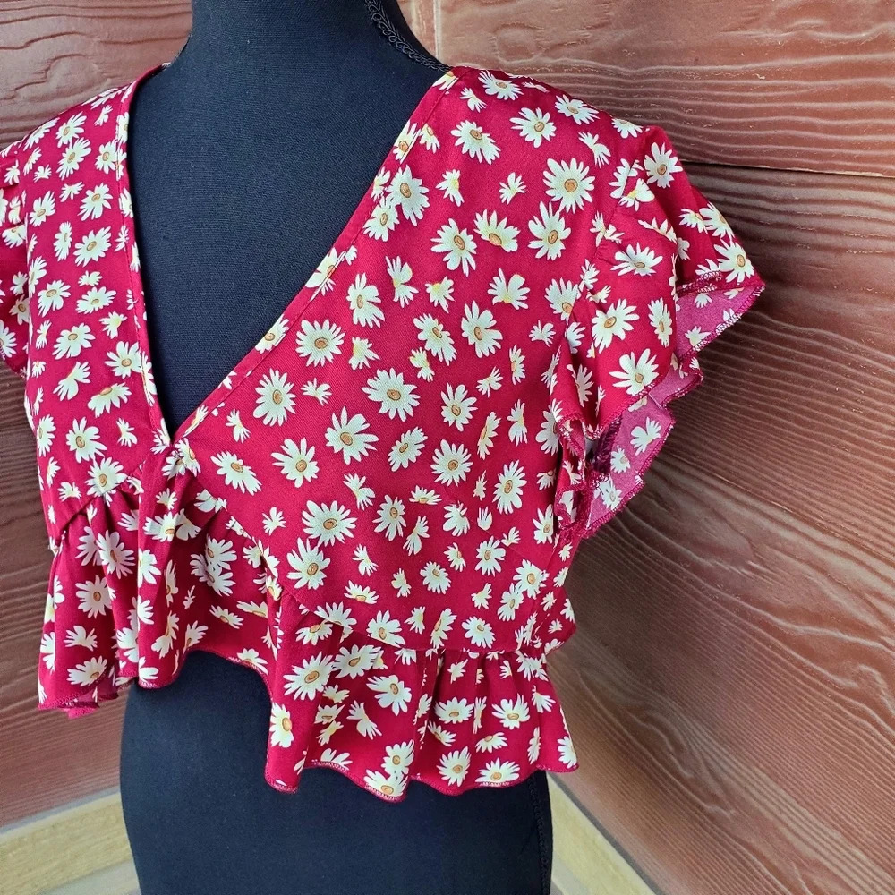 SHEIN Red Floral Crop Top Ruffle Sleeves and Hem Size Medium NWOT - Picture 5 of 9